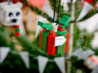 LEGO® 40494 Okolicznościowe Niedźwiedź polarny i pudełko z prezentem