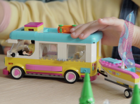LEGO® 41681 Friends Leśny mikrobus kempingowy i żaglówka