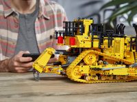 LEGO® 42131 Technic Sterowany przez aplikację buldożer Cat D11