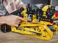 LEGO® 42131 Technic Sterowany przez aplikację buldożer Cat D11