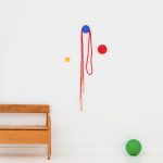 LEGO® 5005906 Akcesoria Zestaw wieszaków – czerwony, niebieski i żółty